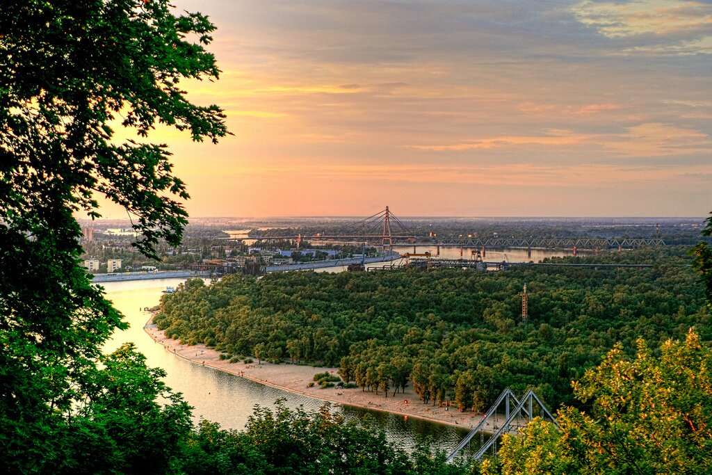 The View of the Dnieper, Kiev, Ukraine. author Matt. Create. source Flickr