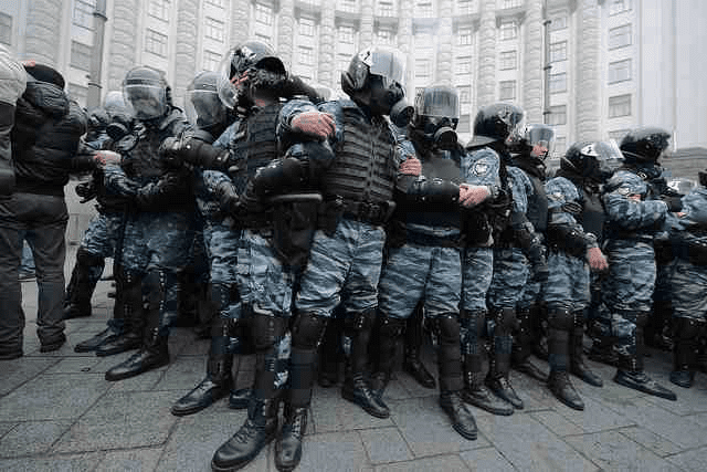 Riot police. author mac_ivan. source Flickr