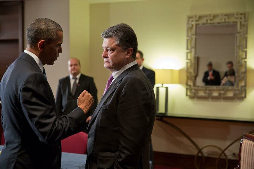 Petro Poroszenko i Barack Obama. Źródło: twitter.com/petesouza