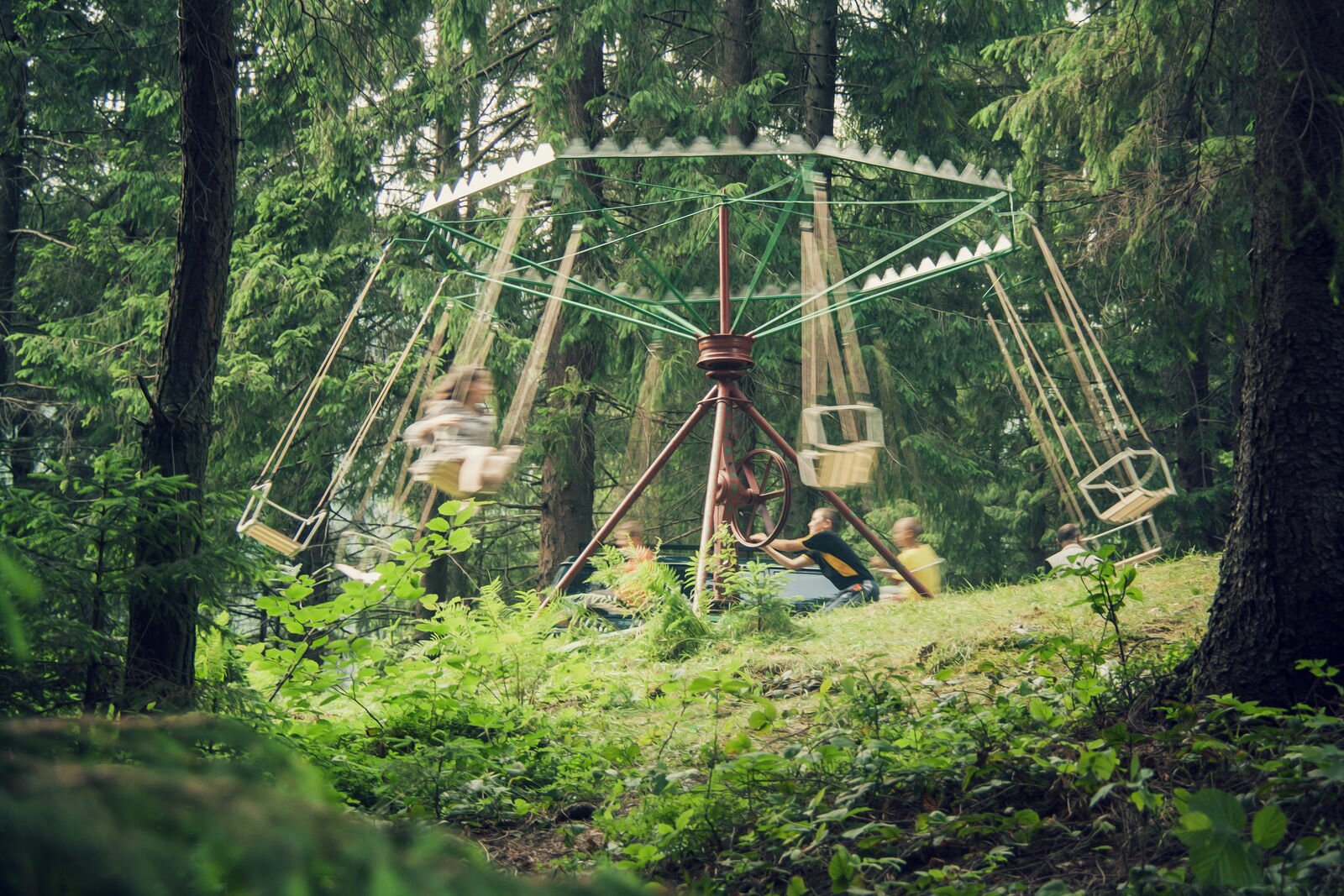 A carousel. Ukraine. Author: Juanedc, source: Flickr